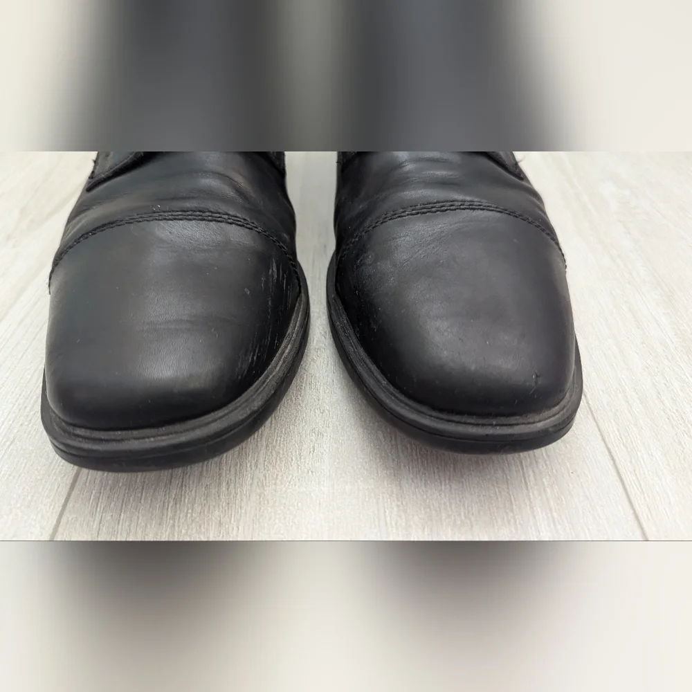 Clarks Man's Collection Cushion  Dress Shoe Size 8